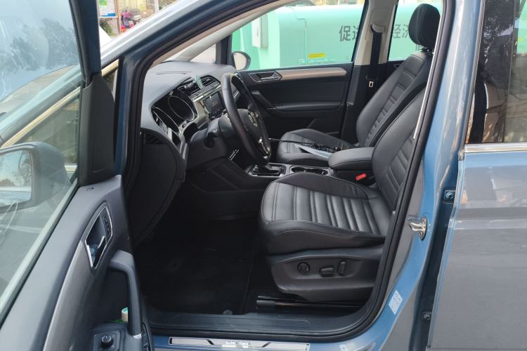 Used Volkswagen Touran 2021 Tiguan L 280TSI DSG Boundary Edition 6-Seater Left Front Seat