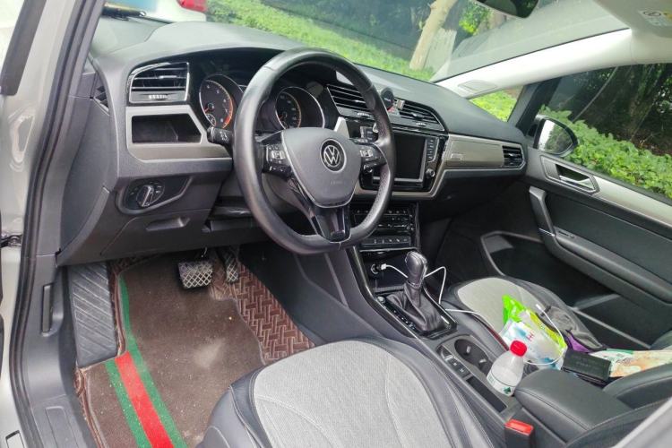 Used Volkswagen Touran 2021 Volkswagen Touran L 280TSI DSG Boundary Luxury Edition 7 Seats Steering Wheel