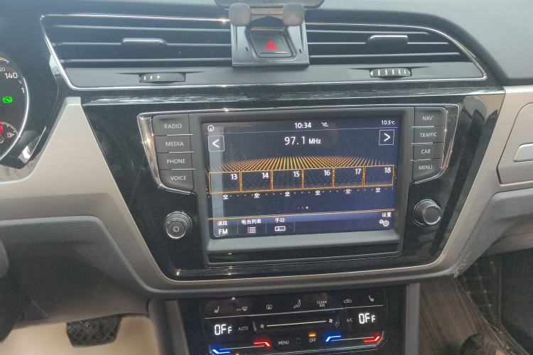 Used Volkswagen Touran 2021 Volkswagen Touran L 280TSI DSG Boundary Edition 7-Seater Audio And AC Panel