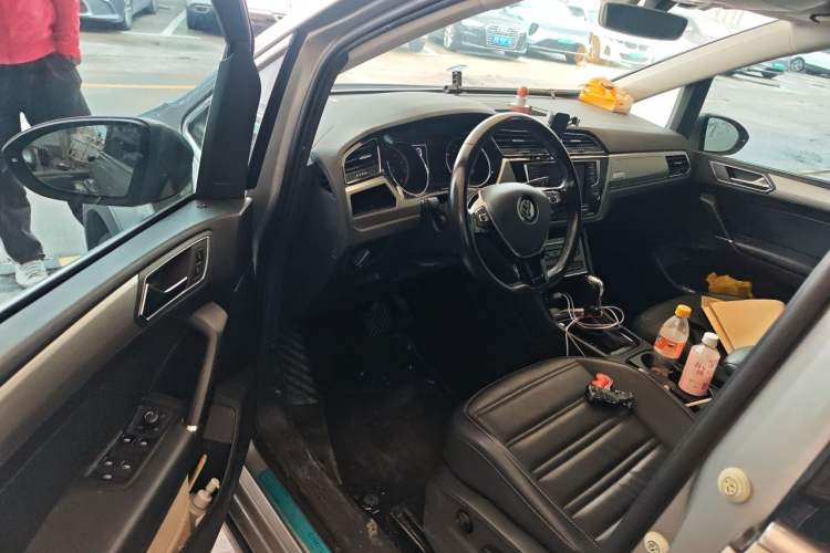 Used Volkswagen Touran 2021 Volkswagen Touran L 280TSI DSG Boundary Edition 7-Seater Driver Seat
