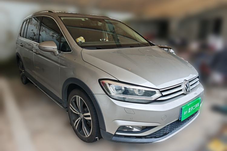 Used Volkswagen Touran 2021 Volkswagen Touran L 280TSI DSG Boundary Edition 7-Seater Front Right 45 Deg