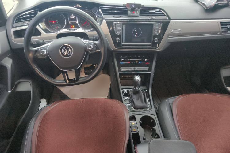 Used Volkswagen Touran 2021 Volkswagen Touran L 280TSI DSG Boundary Edition 7-Seater Interior 2