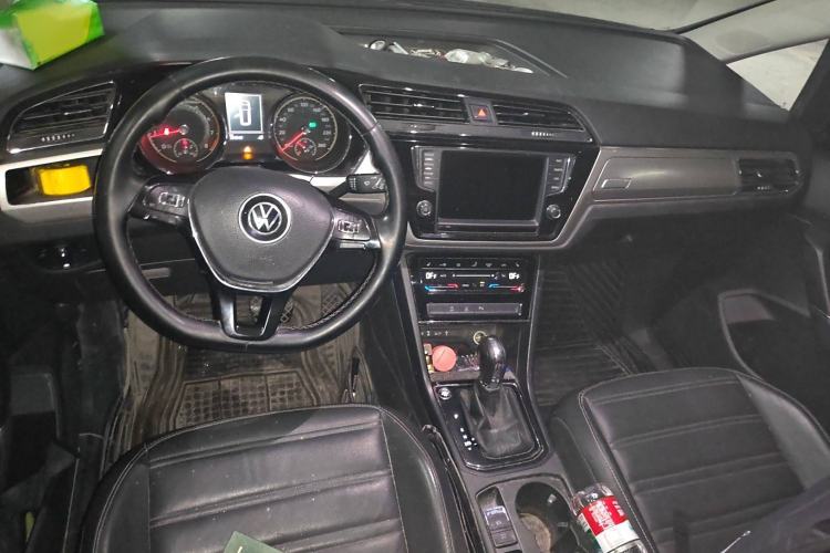 Used Volkswagen Touran 2021 Volkswagen Touran L 280TSI DSG Boundary Edition 7-Seater Interior 2