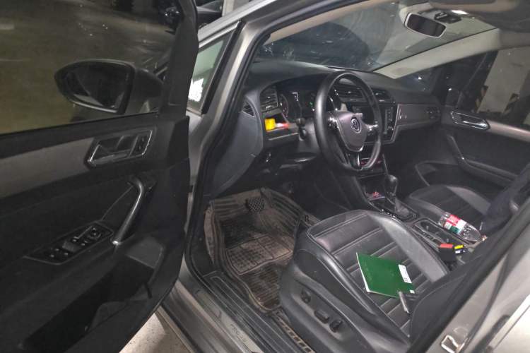 Used Volkswagen Touran 2021 Volkswagen Touran L 280TSI DSG Boundary Edition 7-Seater Interior 3