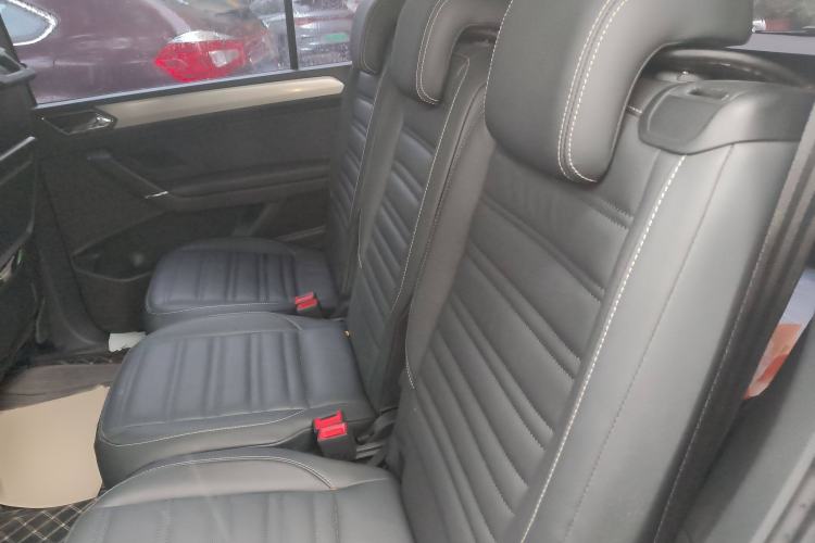 Used Volkswagen Touran 2021 Volkswagen Touran L 280TSI DSG Boundary Edition 7-Seater Interior 4