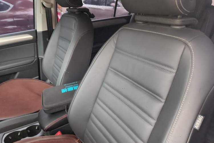 Used Volkswagen Touran 2021 Volkswagen Touran L 280TSI DSG Boundary Edition 7-Seater Left Front Seat