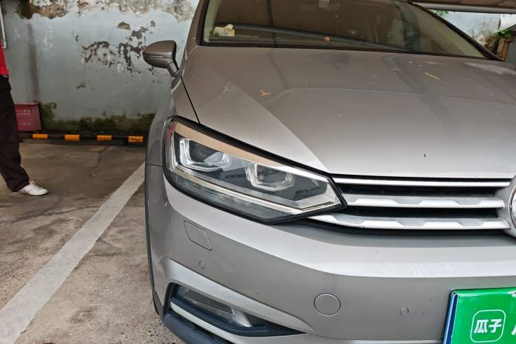 Used Volkswagen Touran 2021 Volkswagen Touran L 280TSI DSG Boundary Edition 7-Seater Right Front Headlight