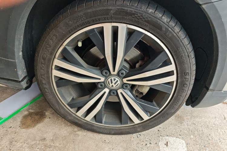 Used Volkswagen Touran 2021 Volkswagen Touran L 280TSI DSG Boundary Edition 7-Seater Right Front Wheel Hub