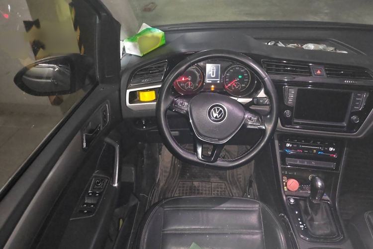 Used Volkswagen Touran 2021 Volkswagen Touran L 280TSI DSG Boundary Edition 7-Seater Steering Wheel