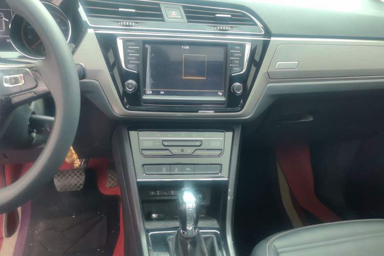 Used Volkswagen Touran 2021 Touran L 280TSI DSG Comfort Edition 7 Seats Audio And AC Panel