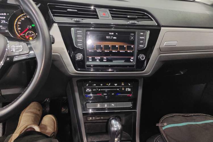 Used Volkswagen Touran 2021 Tiguan L 280TSI DSG Boundary Edition 6-Seater Audio And AC Panel