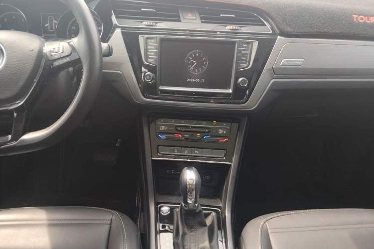 Used Volkswagen Touran 2021 Volkswagen Touran L 280TSI DSG Boundary Edition 7-Seater Audio And AC Panel
