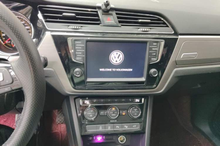 Used Volkswagen Touran 2021 Touran L 280TSI DSG Comfort Edition 7 Seats Audio And AC Panel
