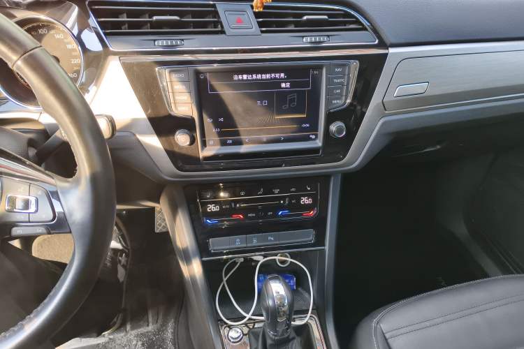Used Volkswagen Touran 2021 Volkswagen Touran L 280TSI DSG Boundary Edition 7-Seater Audio And AC Panel