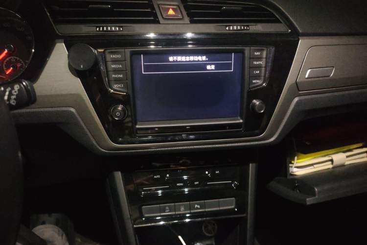 Used Volkswagen Touran 2021 Volkswagen Touran L 280TSI DSG Boundary Edition 7-Seater Audio And AC Panel