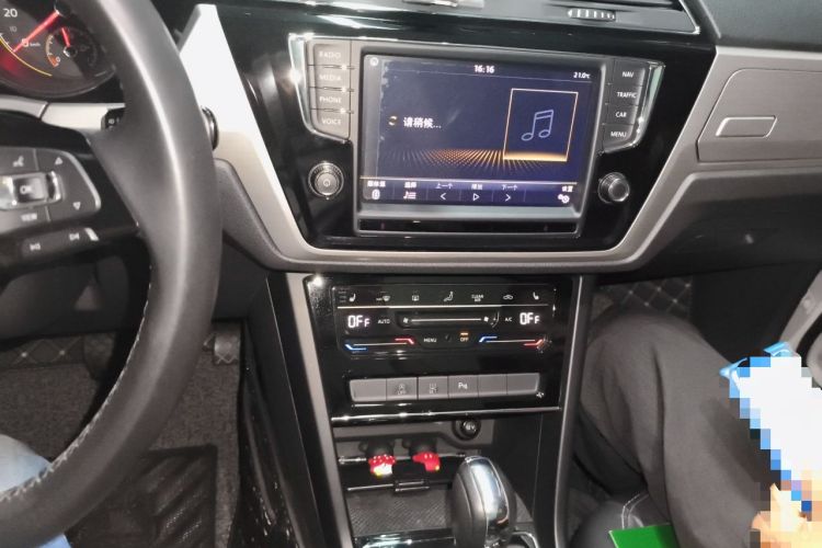 Used Volkswagen Touran 2021 Volkswagen Touran L 280TSI DSG Boundary Edition 7-Seater Audio And AC Panel
