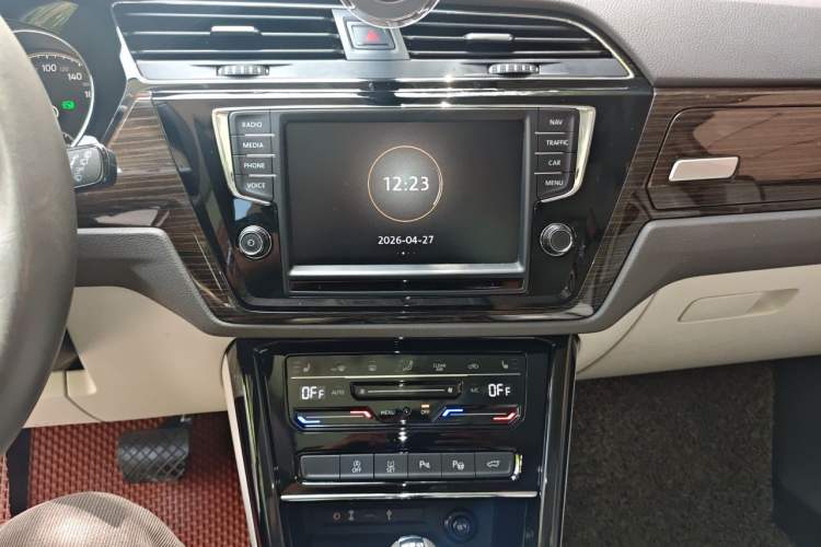 Used Volkswagen Touran 2021 Tiguan L 280TSI DSG Boundary-Pushing Luxury Edition 6 Seats Audio And AC Panel