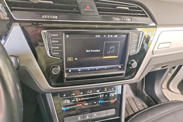 Used Volkswagen Touran 2021 Volkswagen Touran L 280TSI DSG Boundary Edition 7-Seater Audio And AC Panel