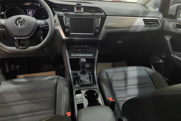 Used Volkswagen Touran 2021 Touran L 280TSI DSG Comfort Edition 7 Seats Audio And AC Panel