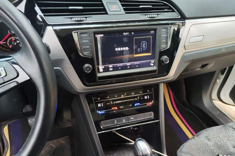 Used Volkswagen Touran 2021 Volkswagen Touran L 280TSI DSG Boundary Edition 7-Seater Audio And AC Panel