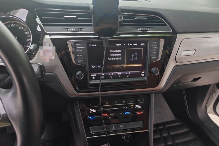 Used Volkswagen Touran 2021 Volkswagen Touran L 280TSI DSG Boundary Edition 7-Seater Audio And AC Panel