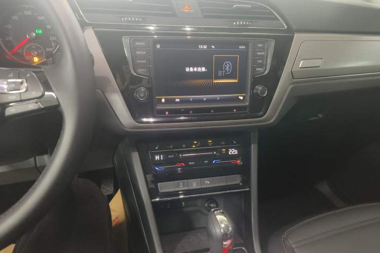 Used Volkswagen Touran 2021 Volkswagen Touran L 280TSI DSG Boundary Edition 7-Seater Audio And AC Panel