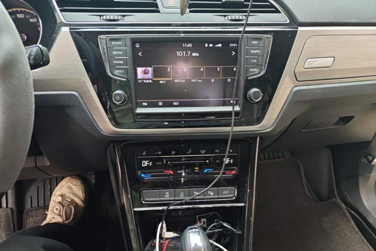 Used Volkswagen Touran 2021 Tiguan L 280TSI DSG Boundary-Pushing Luxury Edition 6 Seats Audio And AC Panel