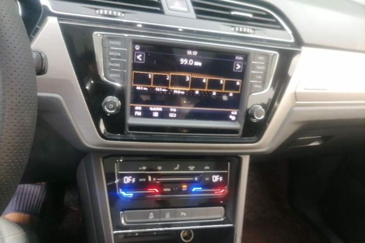 Used Volkswagen Touran 2021 Touran L 280TSI DSG Comfort Edition 7 Seats Audio And AC Panel