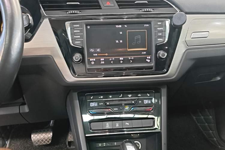Used Volkswagen Touran 2021 Volkswagen Touran L 280TSI DSG Boundary Edition 7-Seater Audio And AC Panel