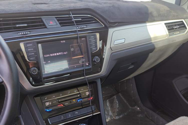 Used Volkswagen Touran 2021 Tiguan L 280TSI DSG Boundary Edition 6-Seater Audio And AC Panel