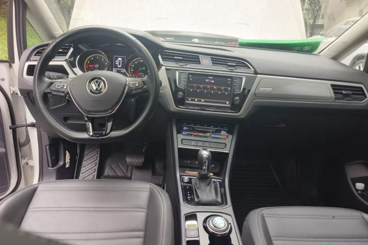 Used Volkswagen Touran 2021 Tiguan L 280TSI DSG Boundary Edition 6-Seater Center Console