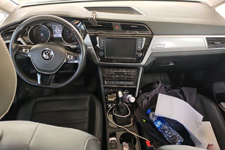 Used Volkswagen Touran 2021 Volkswagen Touran L 280TSI DSG Boundary Edition 7-Seater Center Console