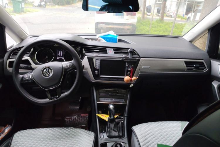 Used Volkswagen Touran 2021 Touran L 280TSI DSG Comfort Edition 7 Seats Center Console