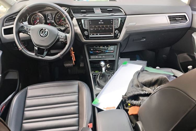 Used Volkswagen Touran 2021 Touran L 280TSI DSG Comfort Edition 7 Seats Center Console
