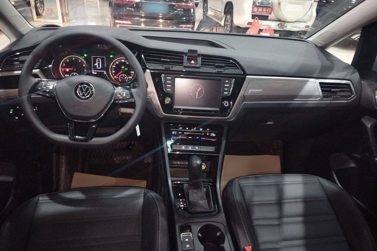 Used Volkswagen Touran 2021 Touran L 280TSI DSG Comfort Edition 7 Seats Center Console