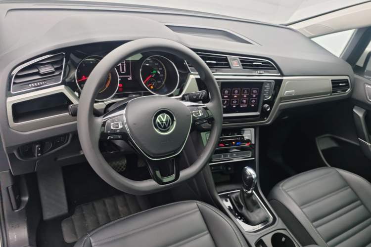 Used Volkswagen Touran 2021 Touran L 280TSI DSG Comfort Edition 7 Seats Center Console