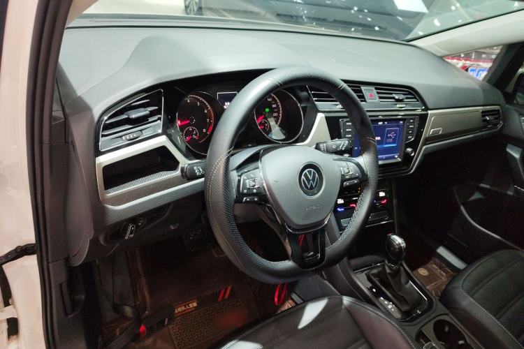 Used Volkswagen Touran 2021 Touran L 280TSI DSG Comfort Edition 7 Seats Center Console