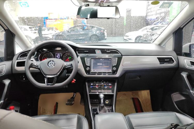 Used Volkswagen Touran 2021 Touran L 280TSI DSG Comfort Edition 7 Seats Center Console