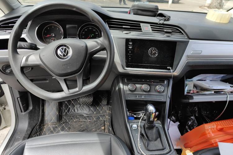 Used Volkswagen Touran 2021 Volkswagen Touran L 280TSI DSG Style Edition 7 Seats Center Console