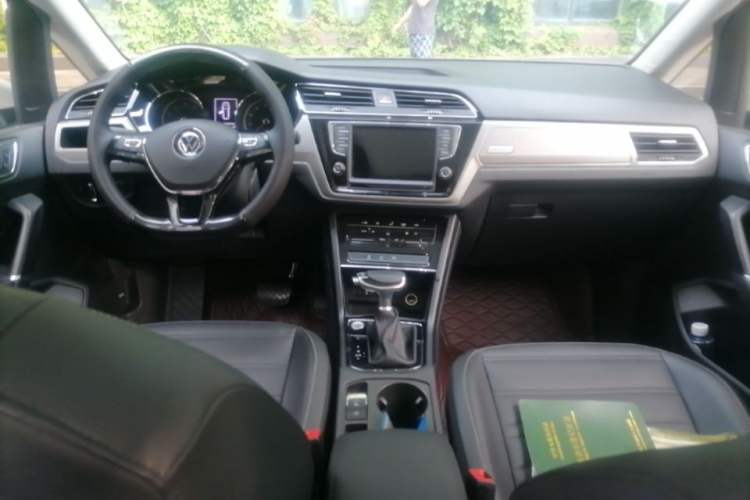 Used Volkswagen Touran 2021 Touran L 280TSI DSG Comfort Edition 7 Seats Center Console