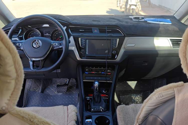 Used Volkswagen Touran 2021 Tiguan L 280TSI DSG Boundary Edition 6-Seater Center Console