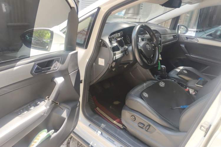 Used Volkswagen Touran 2021 Tiguan L 280TSI DSG Boundary Edition 6-Seater Driver Seat