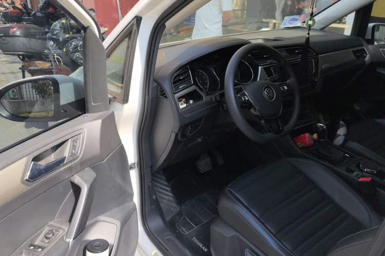 Used Volkswagen Touran 2021 Touran L 280TSI DSG Comfort Edition 7 Seats Driver Seat