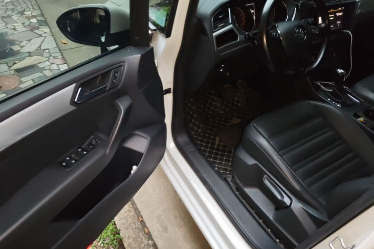 Used Volkswagen Touran 2021 Volkswagen Touran L 280TSI DSG Style Edition 7 Seats Driver Seat