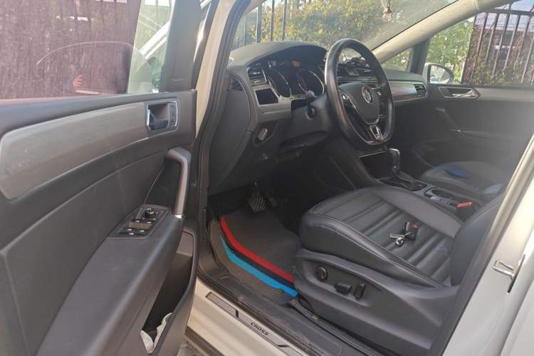 Used Volkswagen Touran 2021 Volkswagen Touran L 280TSI DSG Boundary Edition 7-Seater Driver Seat