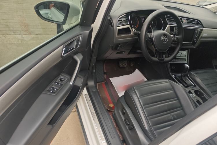 Used Volkswagen Touran 2021 Volkswagen Touran L 280TSI DSG Boundary Edition 7-Seater Driver Seat