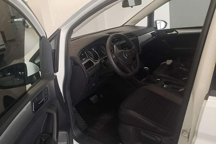 Used Volkswagen Touran 2021 Volkswagen Touran L 280TSI DSG Style Edition 7 Seats Driver Seat