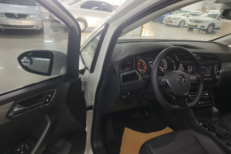Used Volkswagen Touran 2021 Volkswagen Touran L 280TSI DSG Boundary Edition 7-Seater Driver Seat