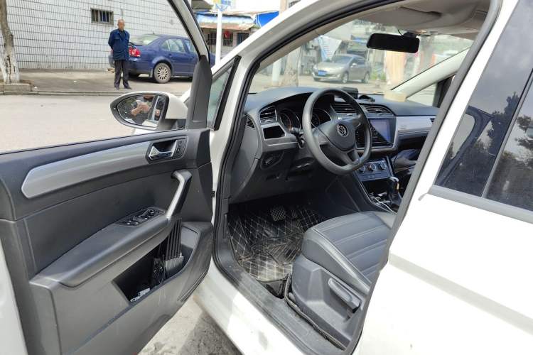Used Volkswagen Touran 2021 Volkswagen Touran L 280TSI DSG Style Edition 7 Seats Driver Seat