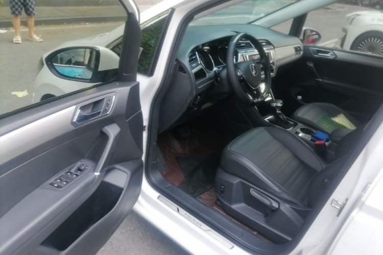 Used Volkswagen Touran 2021 Touran L 280TSI DSG Comfort Edition 7 Seats Driver Seat
